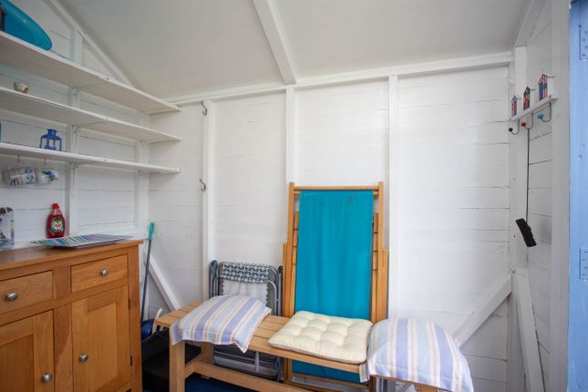 Beach hut 319, Beach hut 319, Felixstowe photo 5
