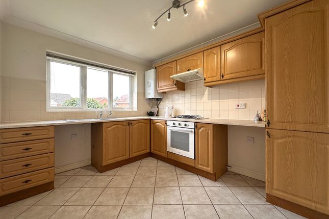 10, Clayton Close, Newark photo 2