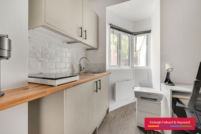 Flat 2, 62, Upper Tulse Hill, London photo 2