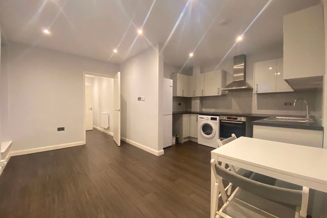 Thumbnail Flat to rent in Hassop Road, London