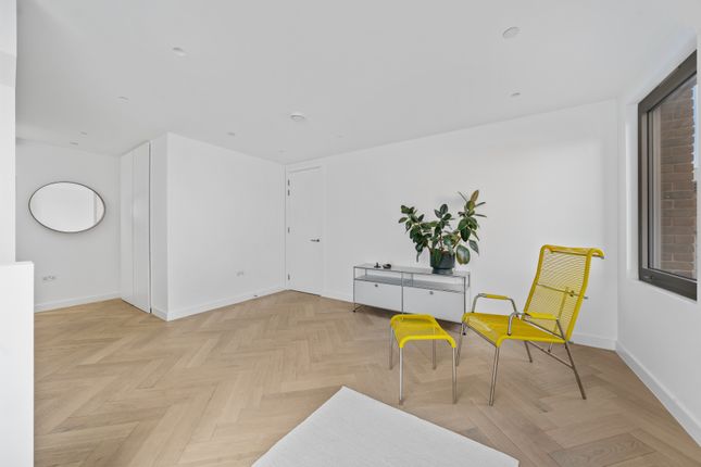 Flat 1,3 Maple path, Maple Path, London photo 2