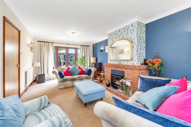 Willow Lodge, The Green, Tostock photo 4