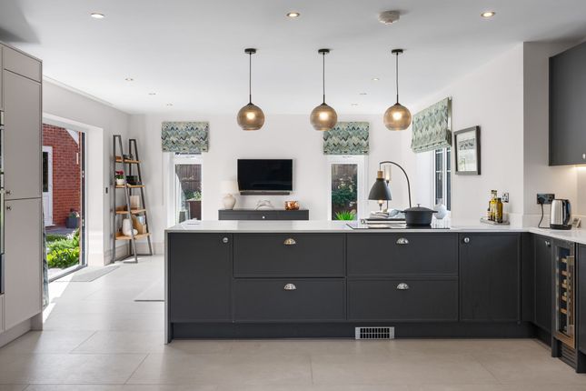 15 Monkham Hill, Pershore photo 3