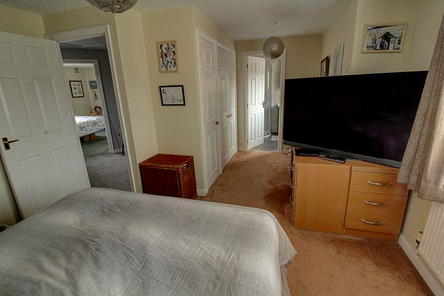 6, Coombe Drive, Nuneaton photo 4