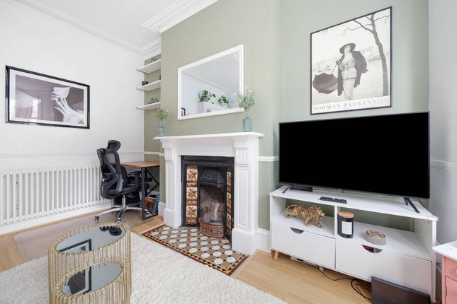 Flat for sale in Handforth Road, Oval, London