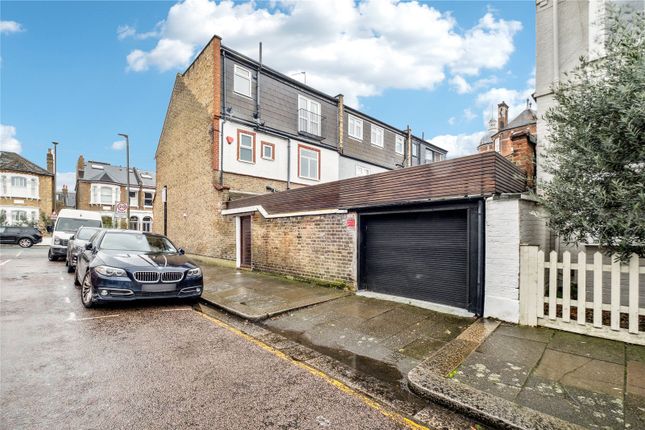 End terrace house for sale in Broomwood Road, London