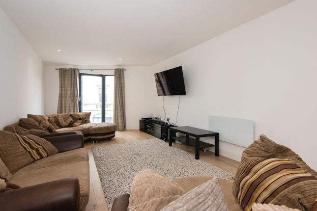 Flat for sale in Royal Crescent Road, Southampton