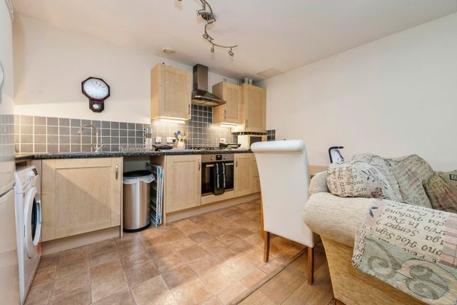 Flat for sale in Stokers Close, Dunstable