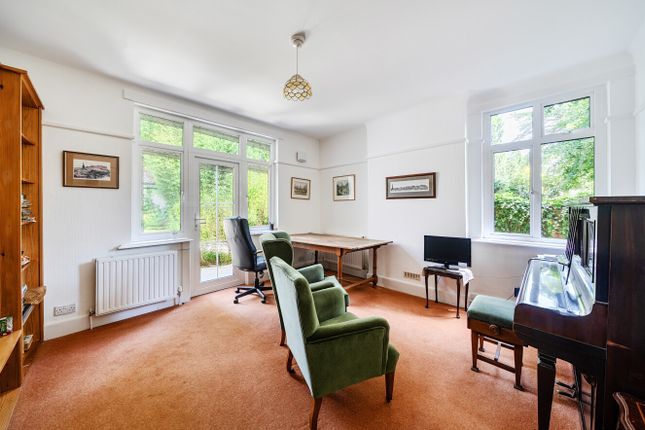 5, Meadowhead Road, Southampton photo 4