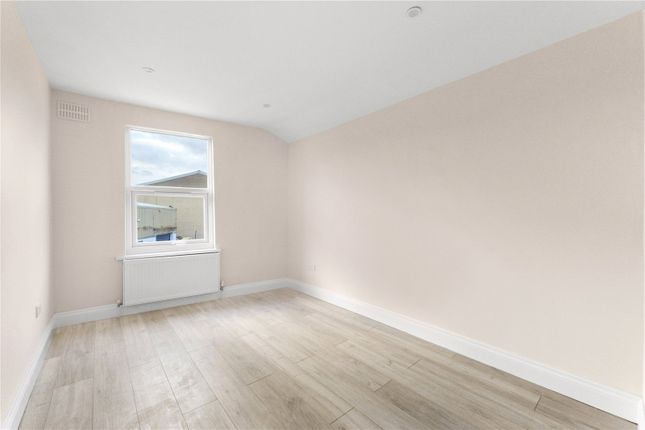 Flat B, 669, High Road Leytonstone, London photo 2