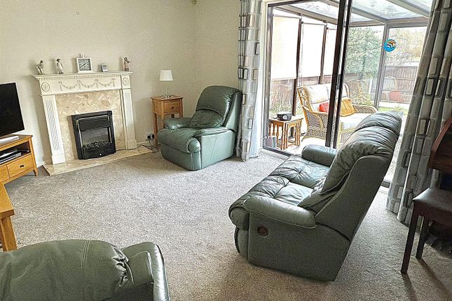 14, Seavert Close, Lowestoft photo 3