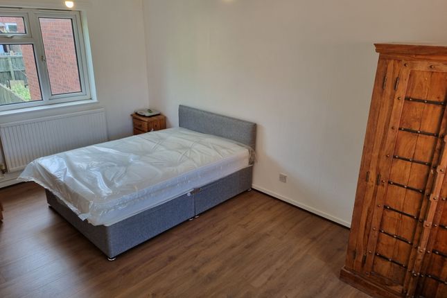 42, Kestrel Lane, Wellingborough photo 5