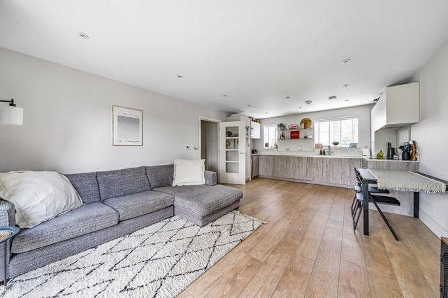 12, Connaught Close, Uxbridge photo 2