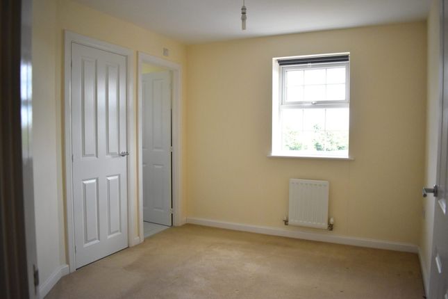 Flat for sale in Kestrel Grove, Hucknall, Nottingham