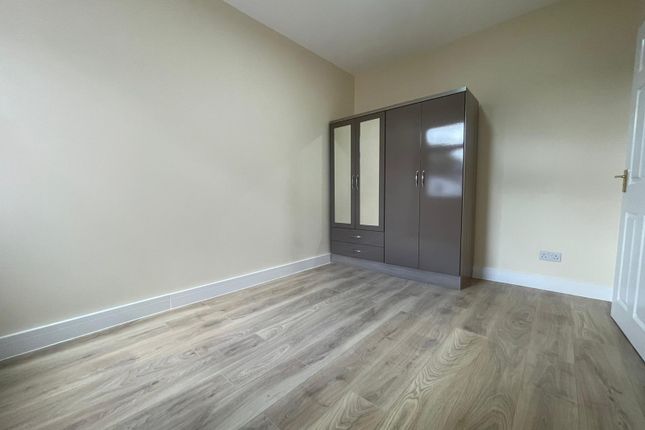 33, Rixsen Road, Manor Park, London photo 3
