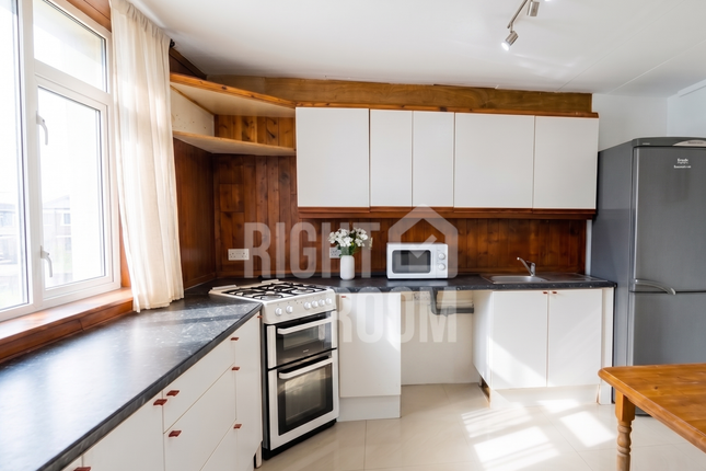 Room 5, 71, Seyssel Street,, London photo 4