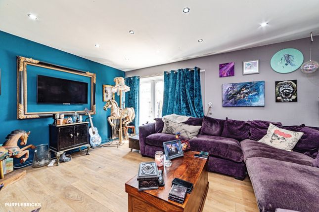 24, Stephens Road, Tadley photo 2