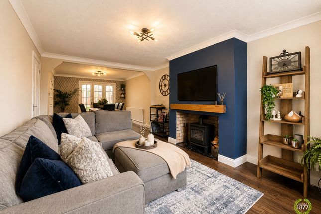 43 Peel Mount, Blackburn photo 2