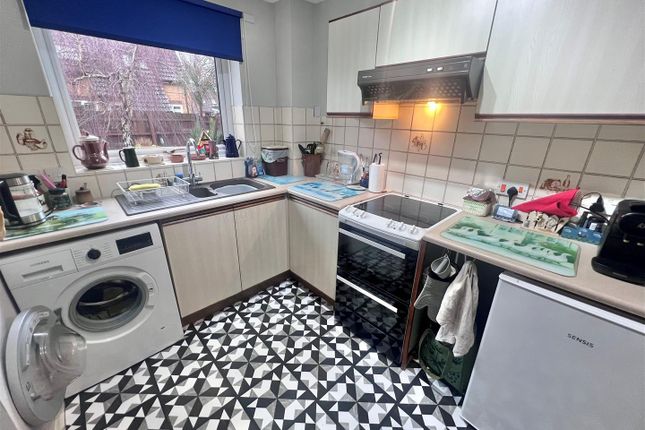 22, Honeyfields, Gillingham photo 3