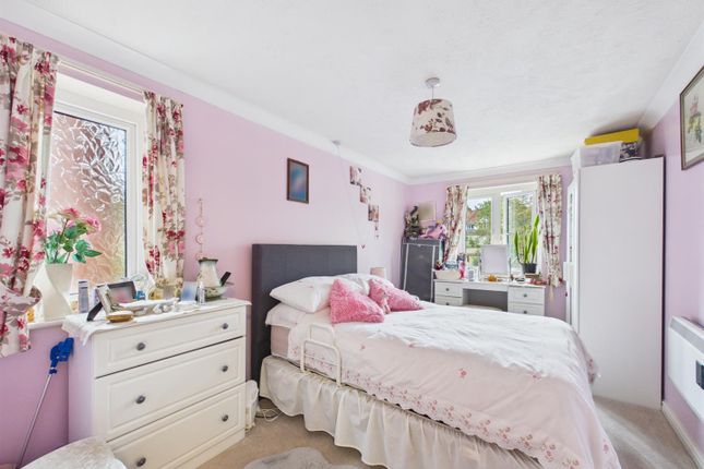 Flat 15 Reynard Court, Foxley Lane, Purley photo 4