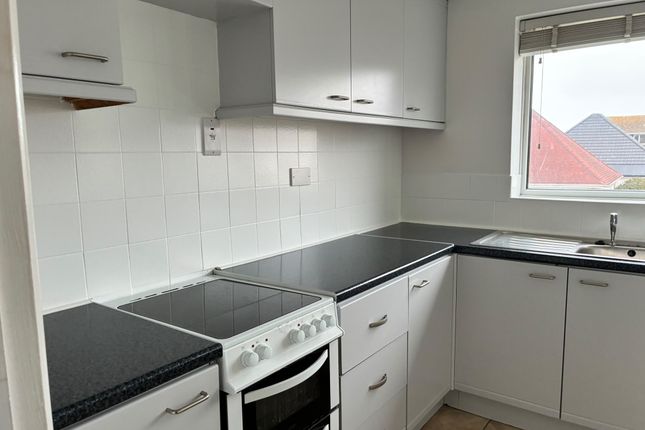 2-bed flat on Flat 4 Anscombe House, Bannings Vale, Saltdean, £1,275/mo