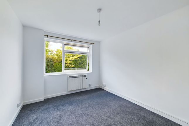17 St. Andrews Gardens Church Road, Worthing photo 5