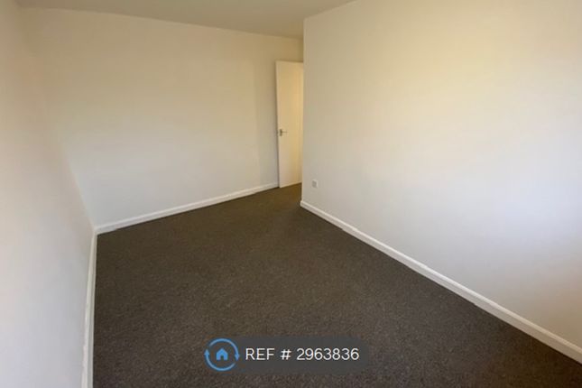 Flat  Robin Hood Court, Covert Close Hucknall, Nottingham photo 5