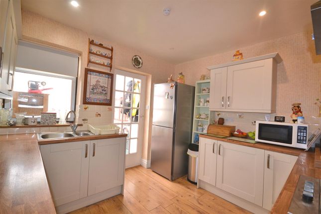 1, Coombe Avenue, Weymouth photo 4
