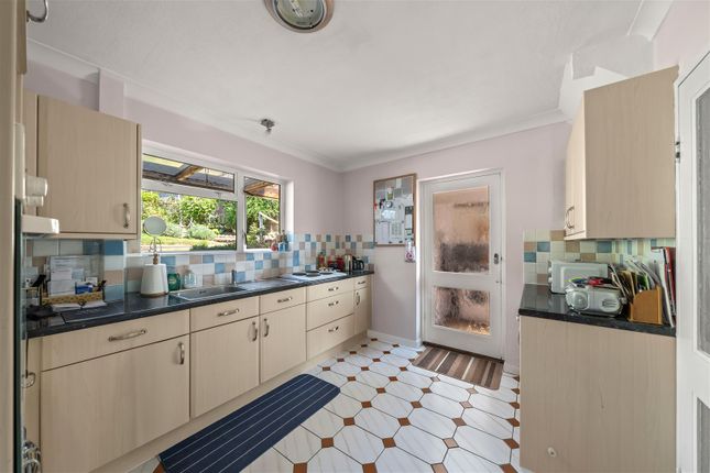 118, Bushy Hill Drive, Guildford photo 3