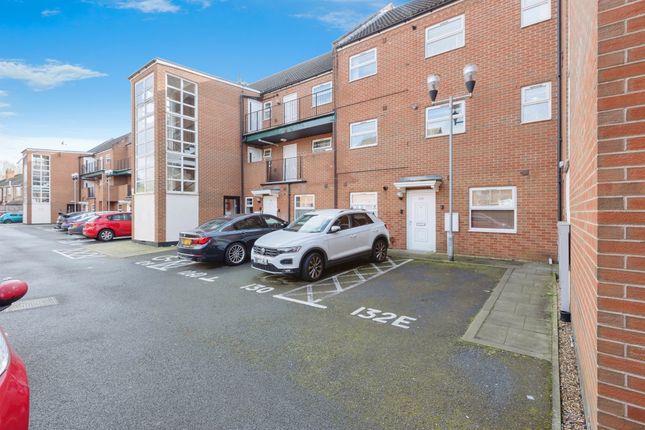 Flat for sale in Larchmont Road, Leicester