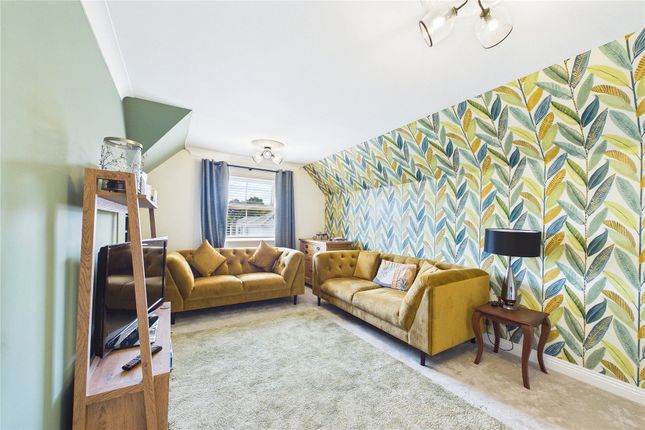 Flat 13, Florence Villas, 108, Guildford Road, Surrey photo 3