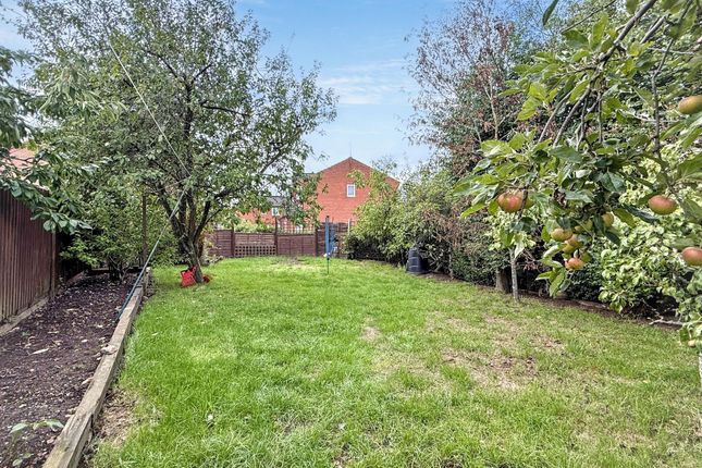 4 Poppy Close, Coalville photo 3