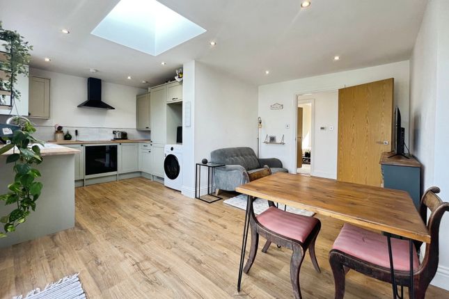 36, Upper Weybourne Lane, Surrey photo 2