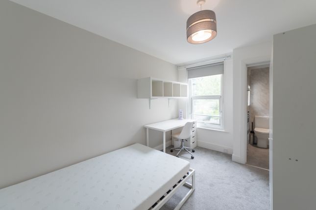 8, Thackeray Road, Southampton photo 4