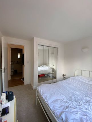 Thumbnail Flat to rent in Jefferson Building, Canary Wharf, London