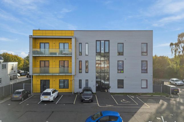 2-bed flat on Tallon Road, Brentwood, £325,000