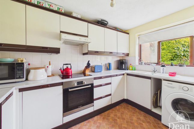 Snuzzledown House, Larksfield Road, Drybrook photo 3