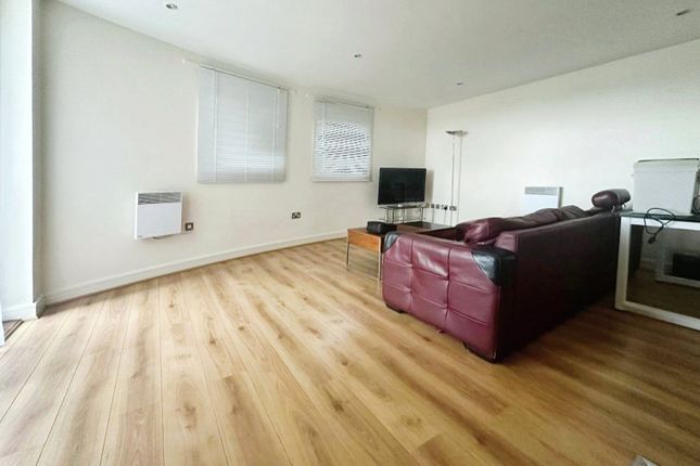 Flat to rent in Barrier Road, Chatham, Kent