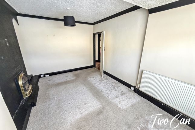 14, Warner Place, Llanelli photo 4