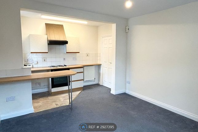 Flat, High St Newhall, Swadlincote photo 3