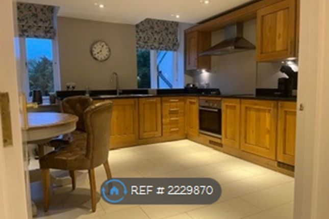3-bed flat on Astwick Manor Coopers Green Lane, Hatfield, £2,390/mo