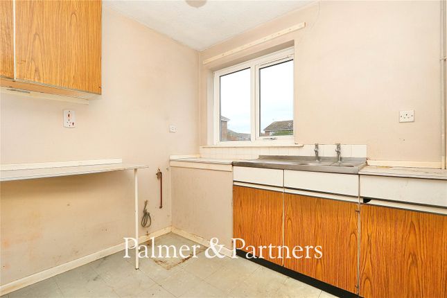 3, Matlock Close, Suffolk photo 4