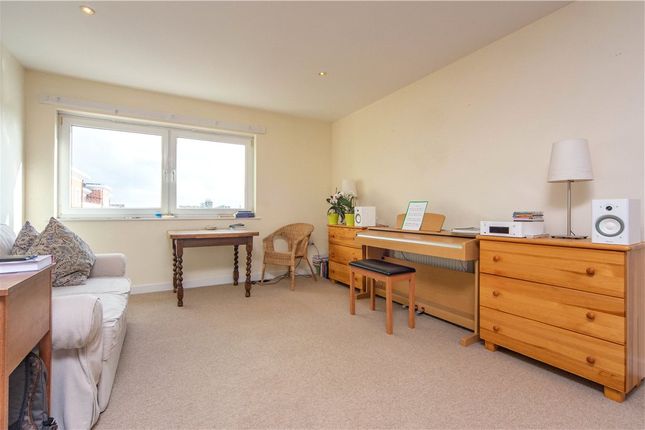 Thumbnail Flat for sale in Tean House, Havergate Way, Reading