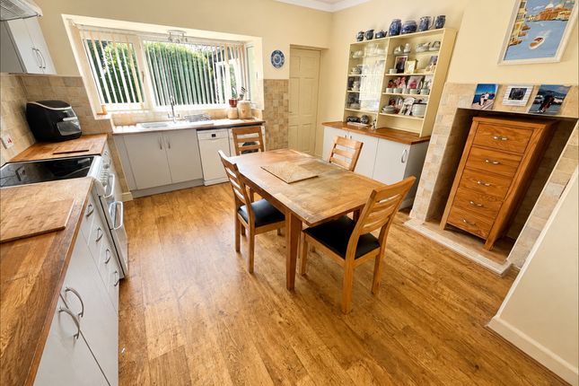 8, Hollowhead Lane, Blackburn photo 3