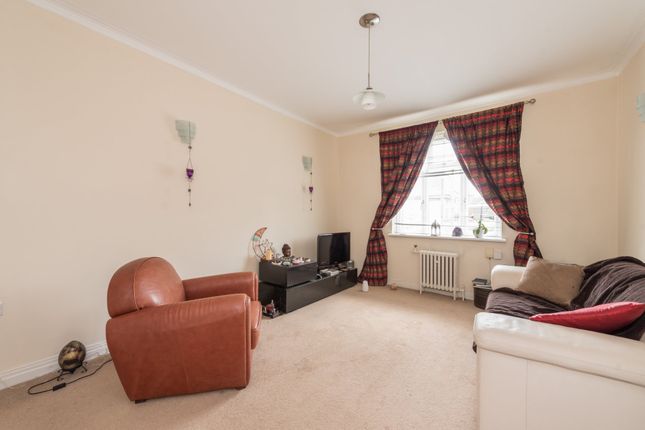 Studio flat on Flat 90, Gilling Court,, Belsize Grove, London, £1,750/mo