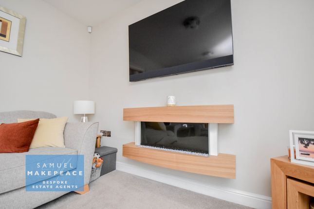 3 Waters Edge Close, Newcastle-Under-Lyme photo 3