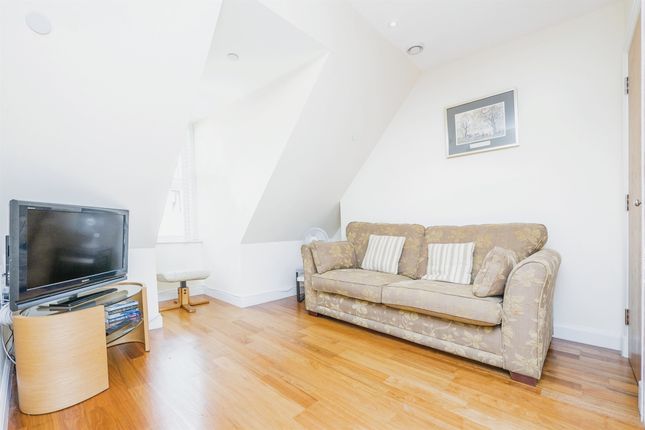 Flat for sale in Barry Lane, Cardiff