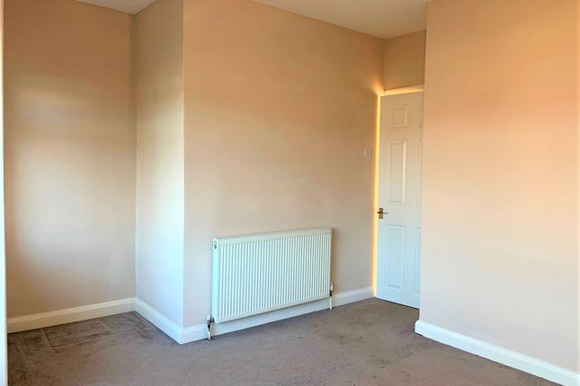 Terraced house to rent in Wold Road, Hull