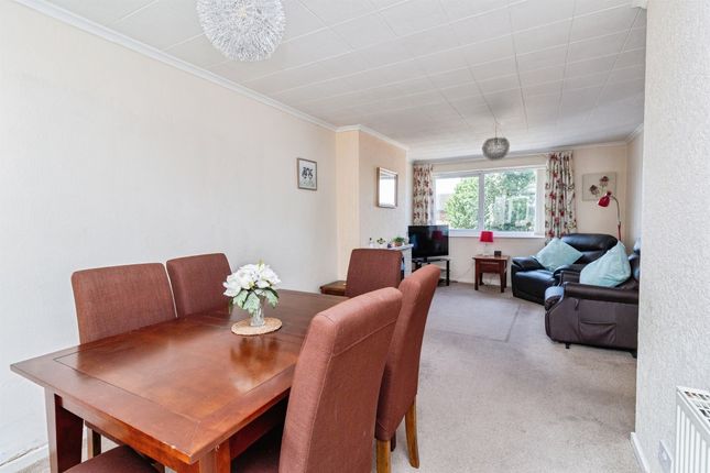 22, Hazeldene, Stafford photo 3