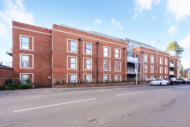 Flat to rent in Landmark Court, 30 Queens Road, Weybridge, Surrey